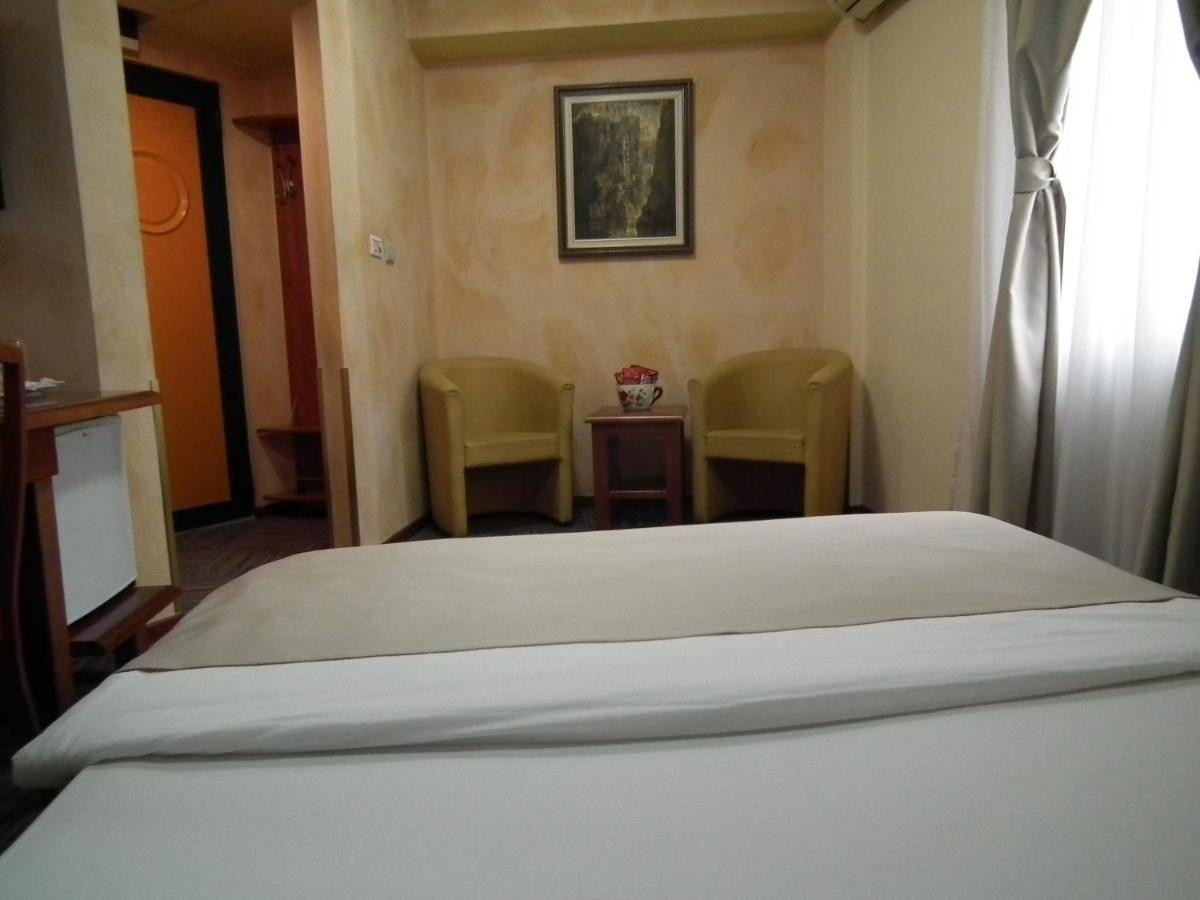 Hotel Kerber Podgorica Buitenkant foto